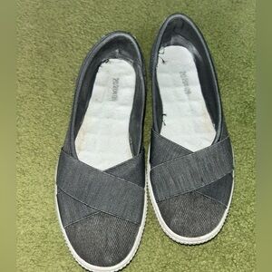 Women’s Slip ons Size 8